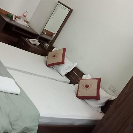Sapphire Inn Nedumbassery Bagian luar foto