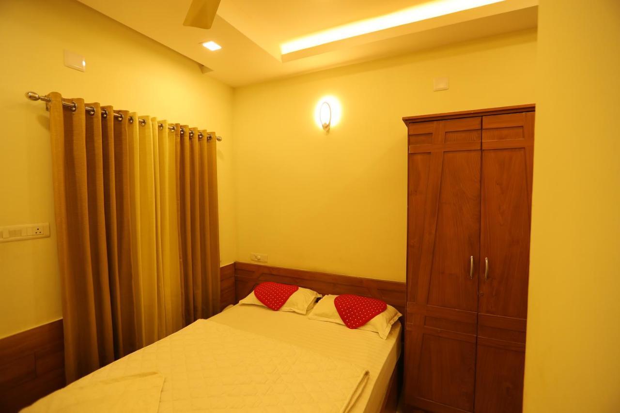 Sapphire Inn Nedumbassery Bagian luar foto