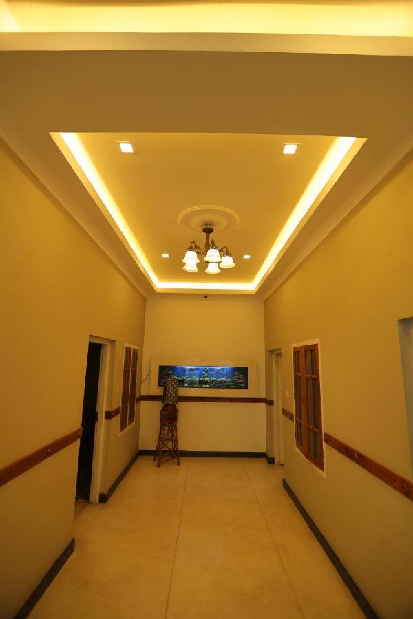 Sapphire Inn Nedumbassery Bagian luar foto