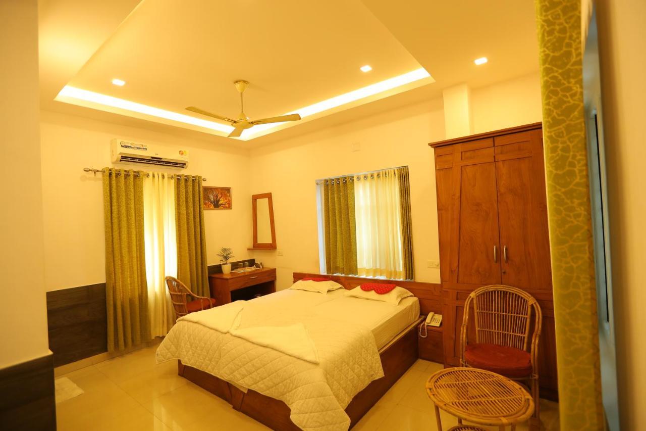 Sapphire Inn Nedumbassery Bagian luar foto
