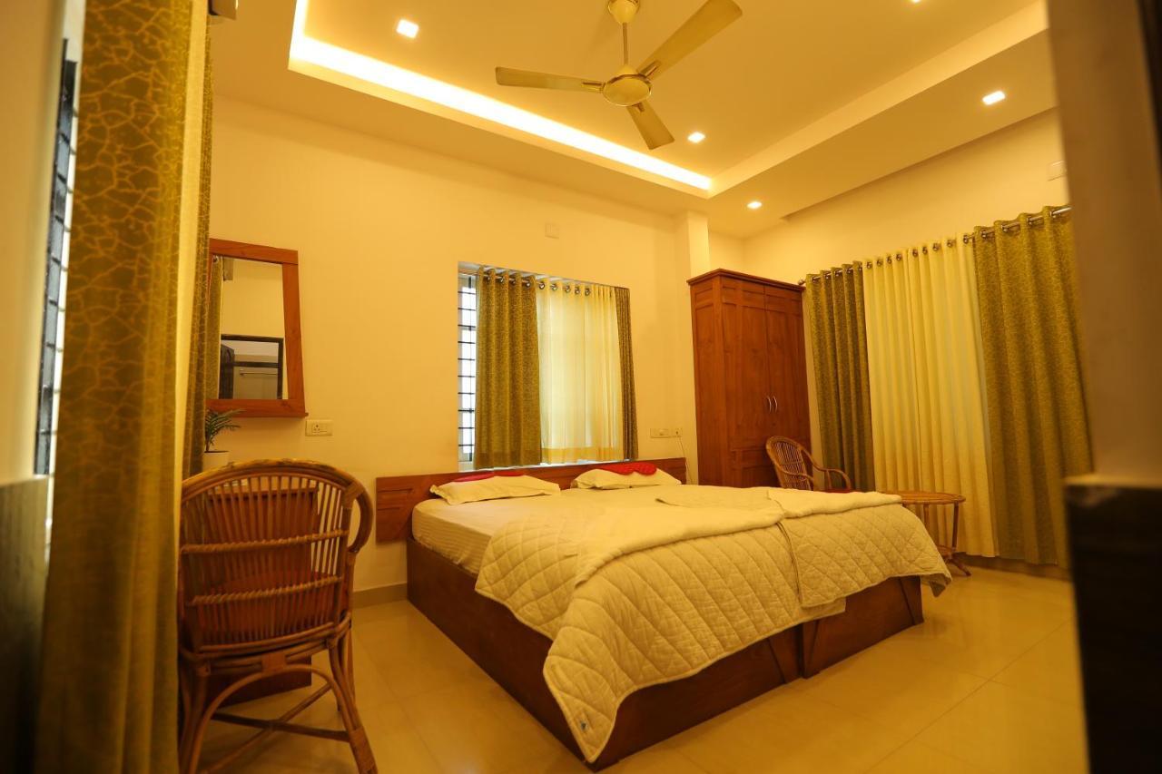 Sapphire Inn Nedumbassery Bagian luar foto