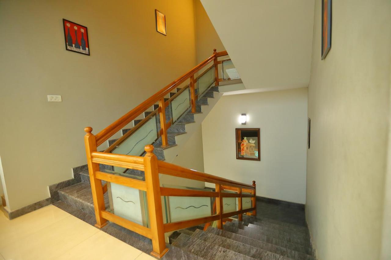 Sapphire Inn Nedumbassery Bagian luar foto