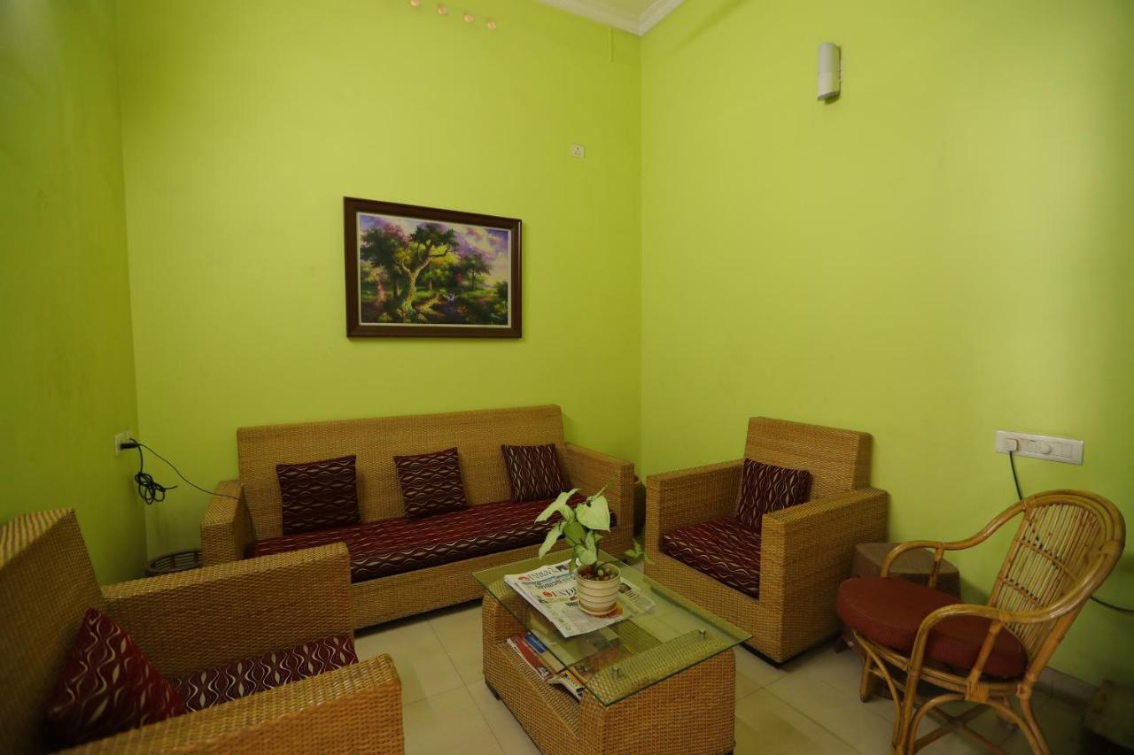 Sapphire Inn Nedumbassery Bagian luar foto