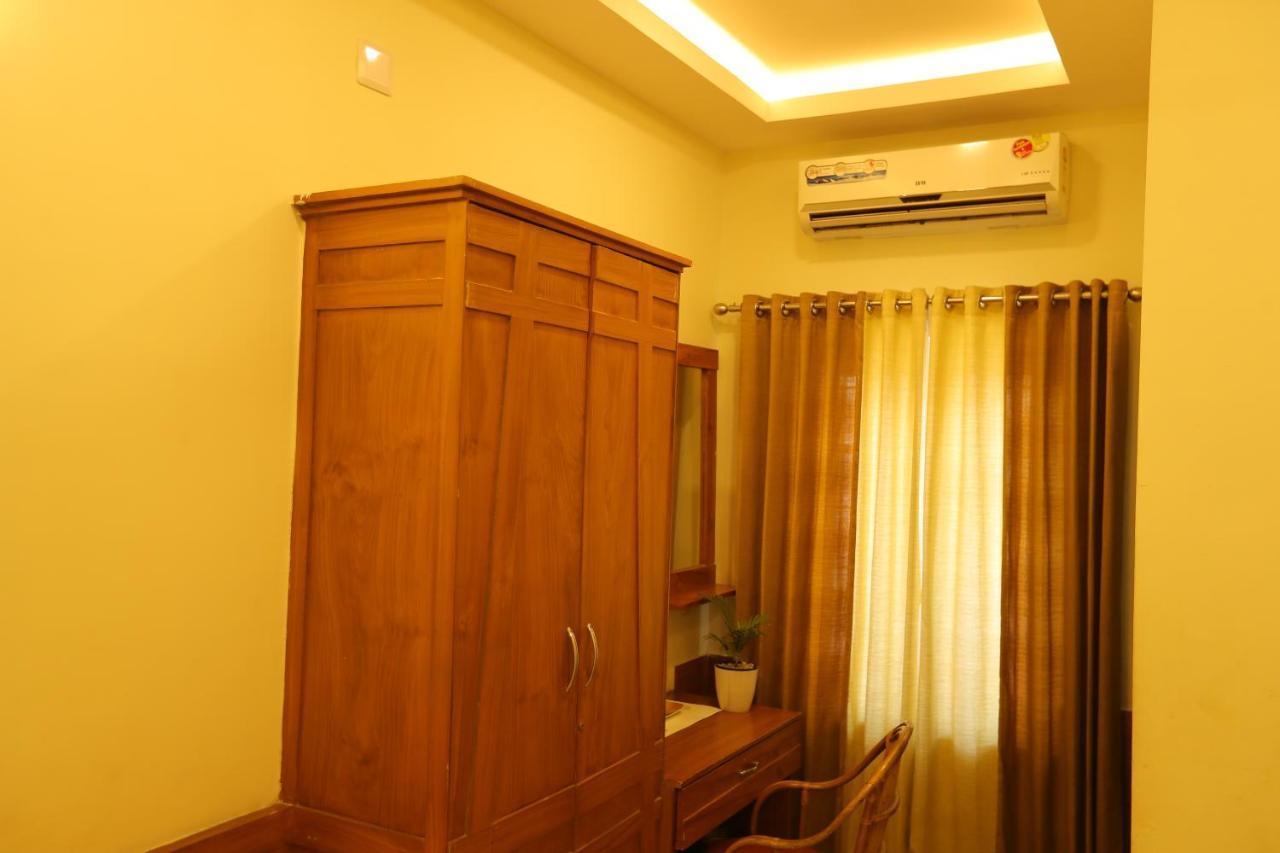 Sapphire Inn Nedumbassery Bagian luar foto