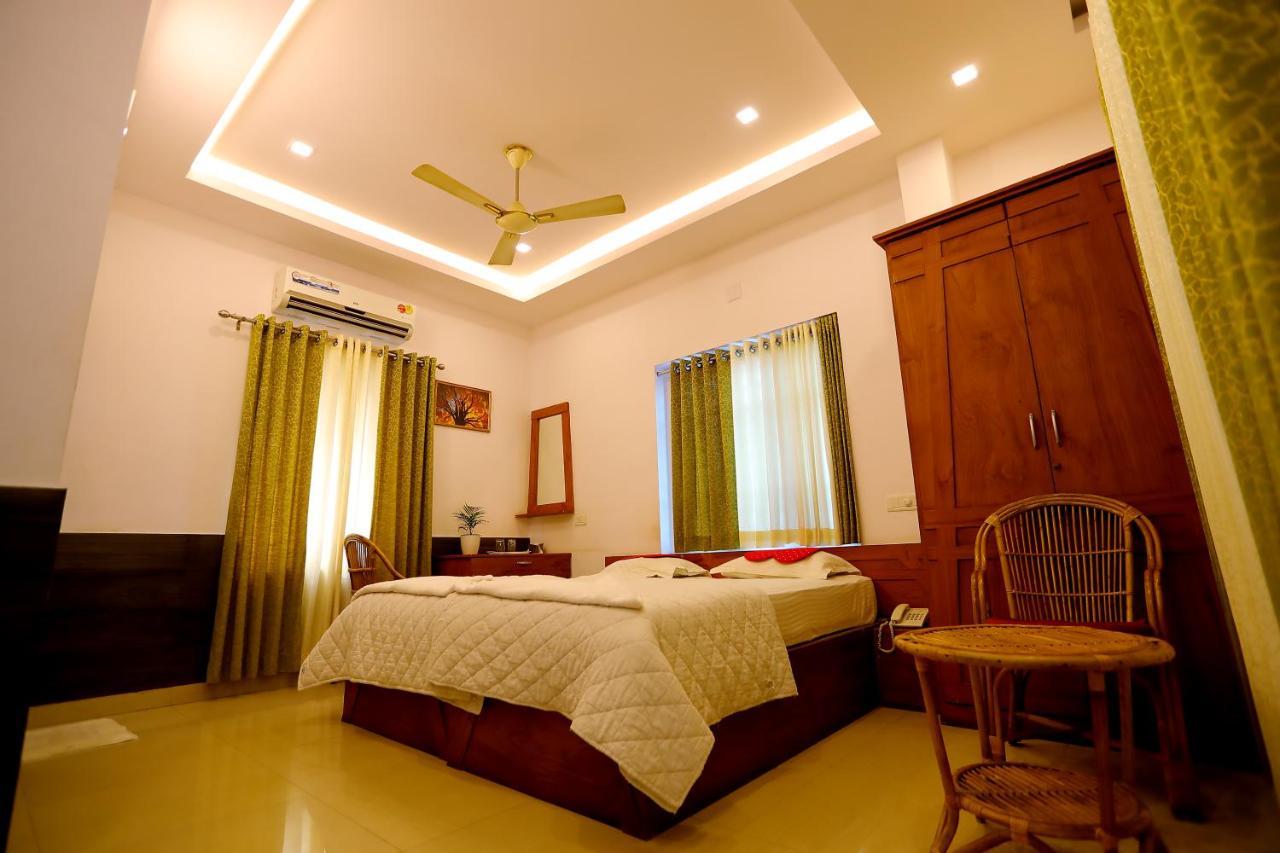 Sapphire Inn Nedumbassery Bagian luar foto