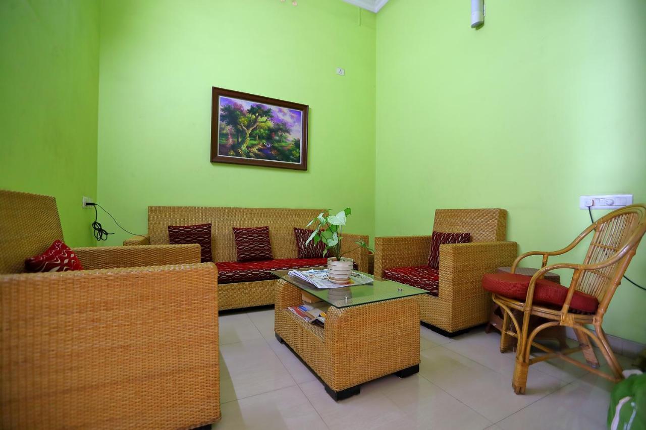 Sapphire Inn Nedumbassery Bagian luar foto