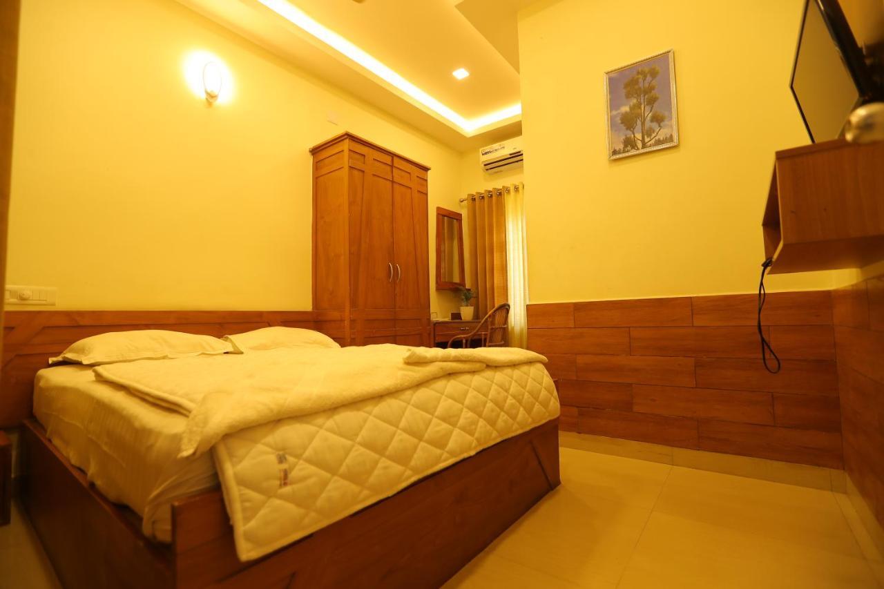 Sapphire Inn Nedumbassery Bagian luar foto