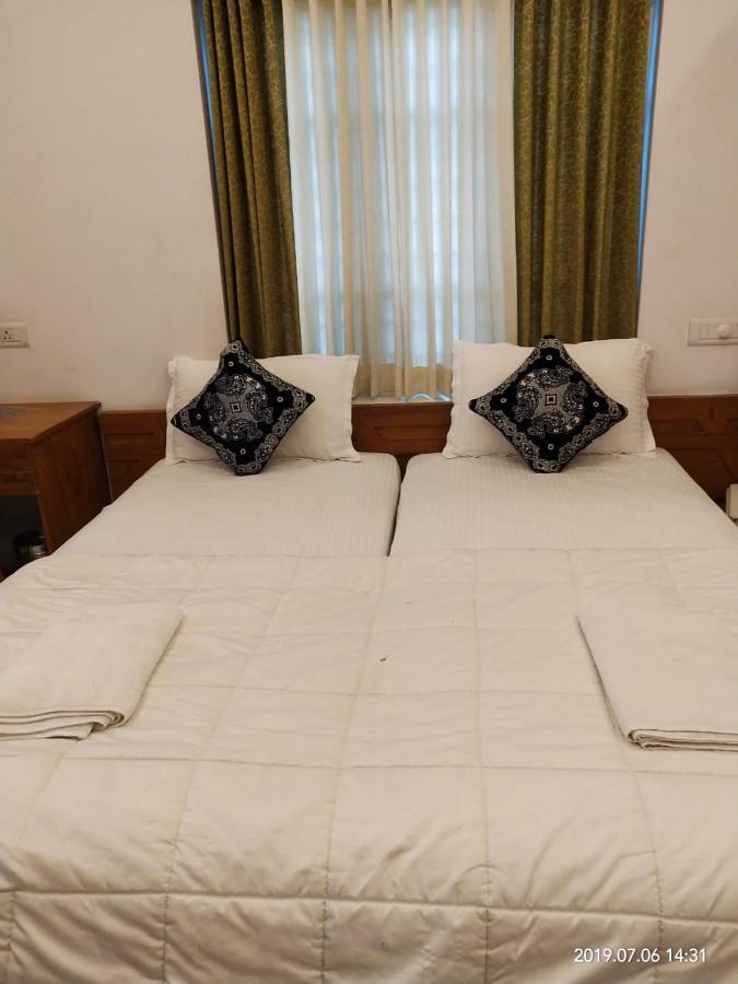Sapphire Inn Nedumbassery Bagian luar foto
