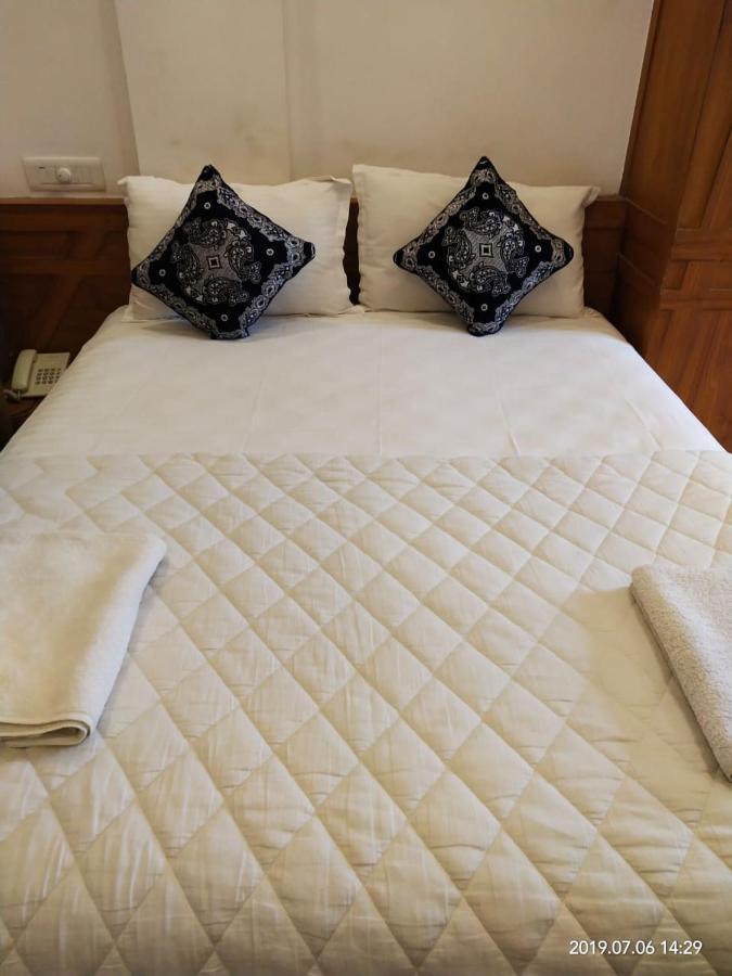 Sapphire Inn Nedumbassery Bagian luar foto