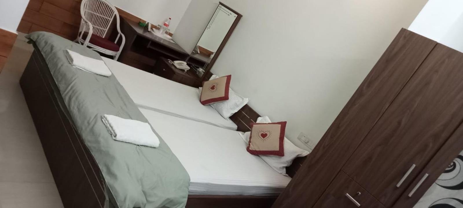 Sapphire Inn Nedumbassery Bagian luar foto